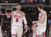 开云官网-火箭翻盘马刺，米切尔点燃赛场