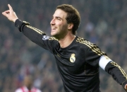 开云体育入口-公牛铁蹄踏热浪，库里神射破长空，双线并进的统治力叙事