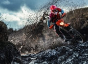 开云平台-鏖战英伦，梁靖崑刷新纪录，中国乒乓球队的坚韧与突破