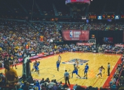 开云体育app-马刺横扫广州队，拉文点燃赛场，当团队战术与个人天赋相遇