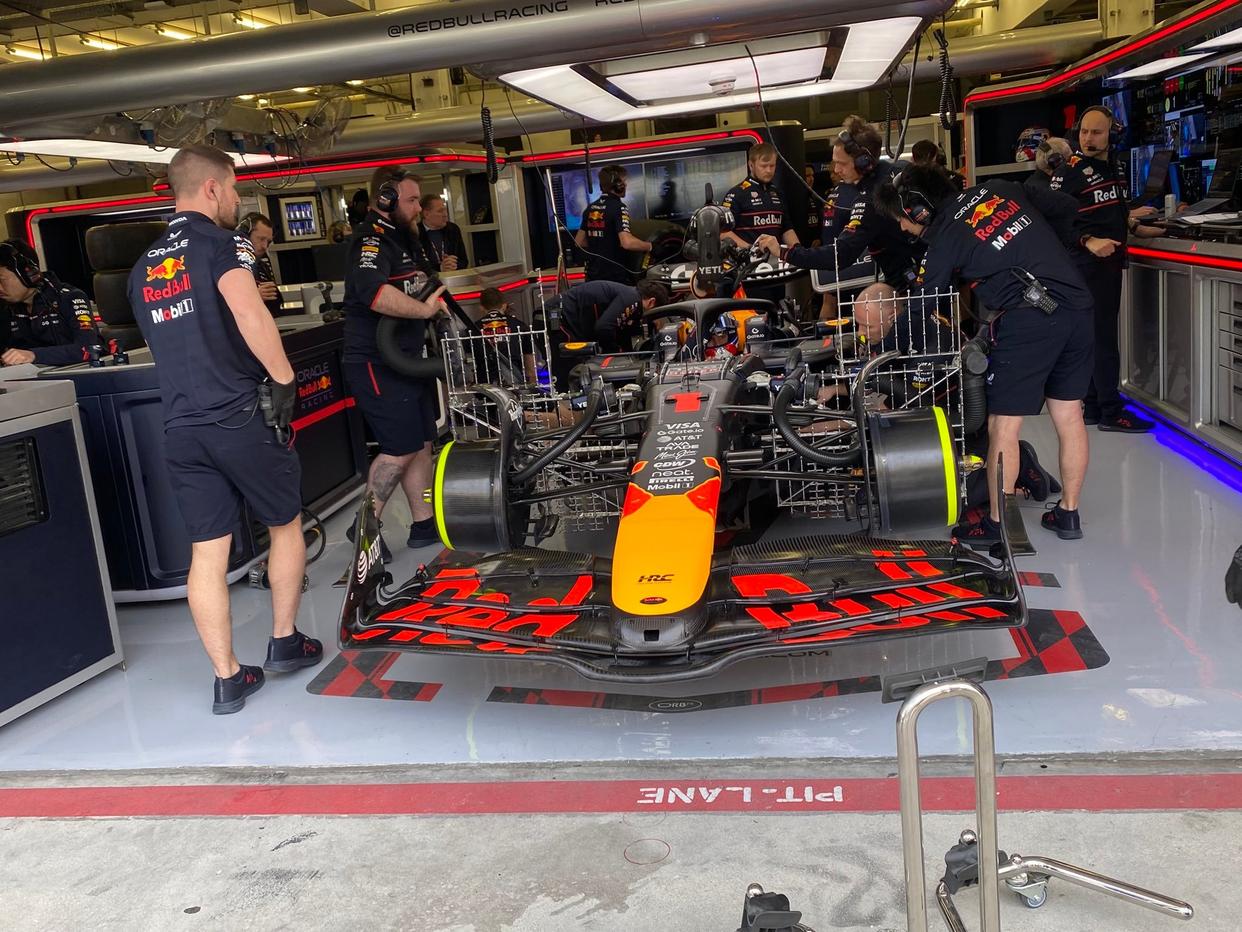 红牛车队鏖战迈凯伦,汉密尔顿惊艳四座的简单介绍 红牛车队鏖战迈凯伦,汉密尔顿惊艳四座的简单介绍