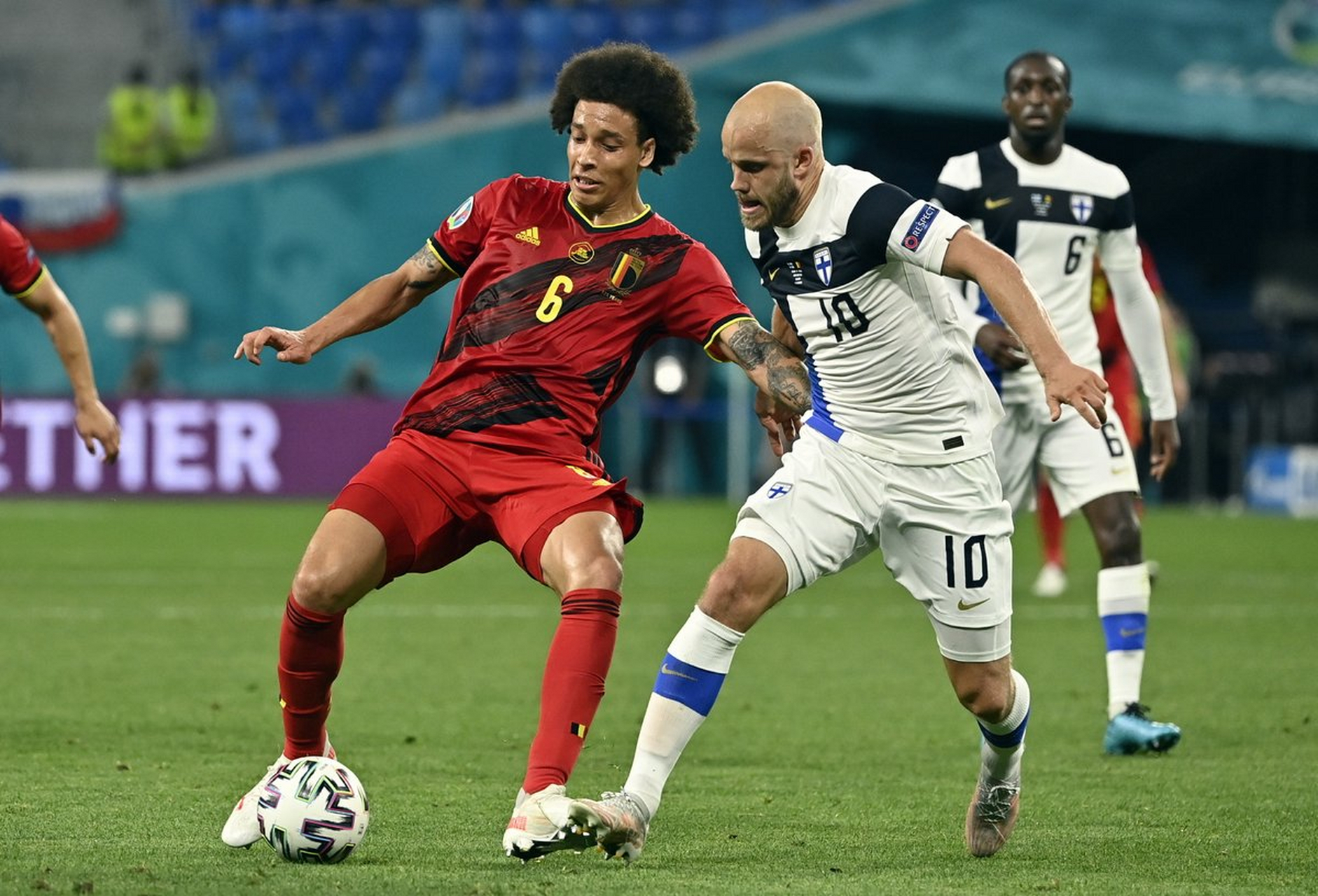 比利时队员在欧国联比赛中展现出色表现 比利时队员在欧国联比赛中展现出色表现