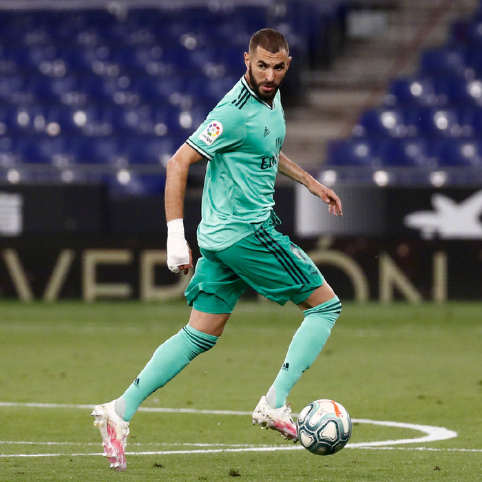 包含赫塔菲豪取五连胜，保持领先的词条