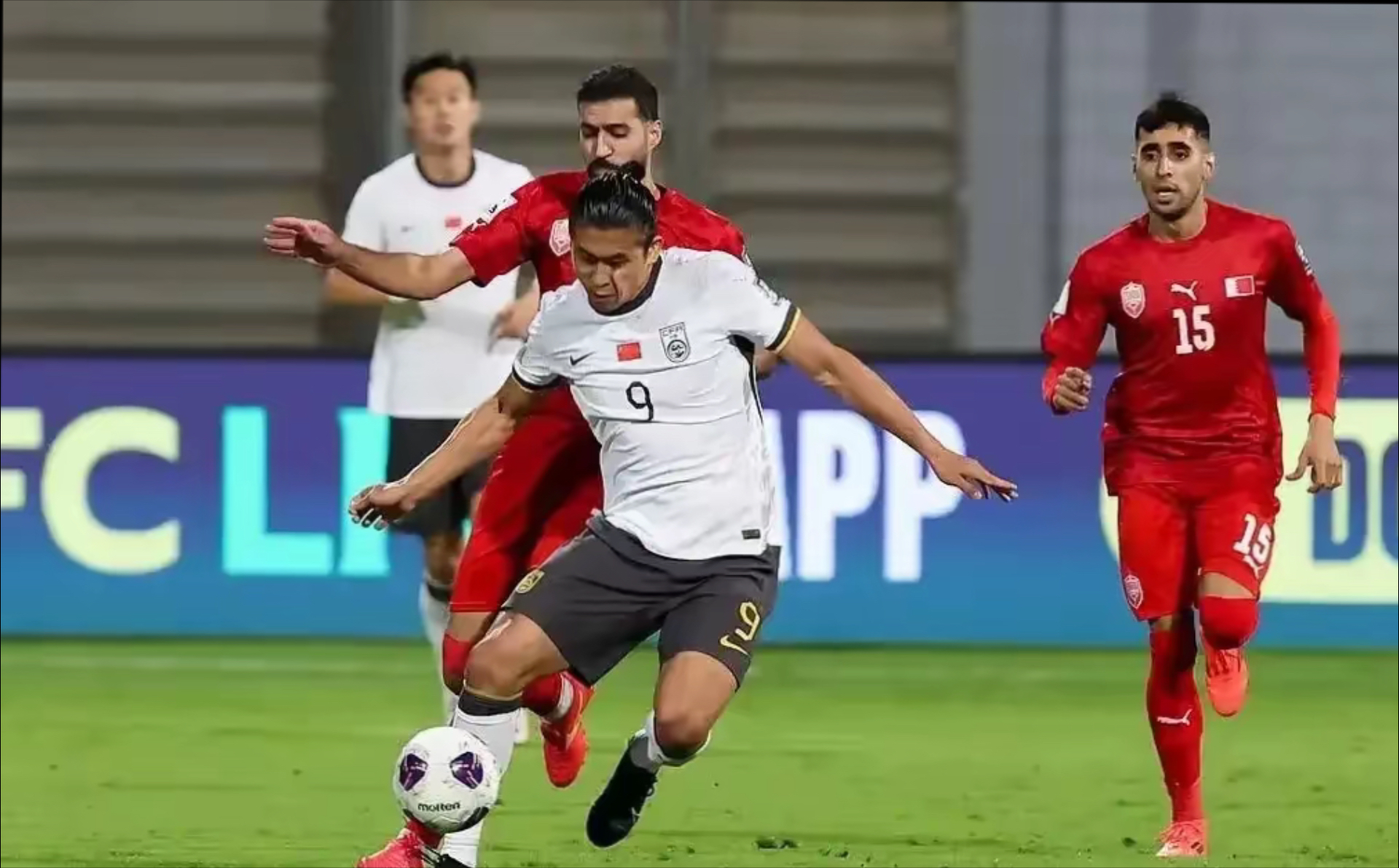 关于足球明星实力碾压对手,带给粉丝意外惊喜的信息 关于足球明星实力碾压对手,带给粉丝意外惊喜的信息