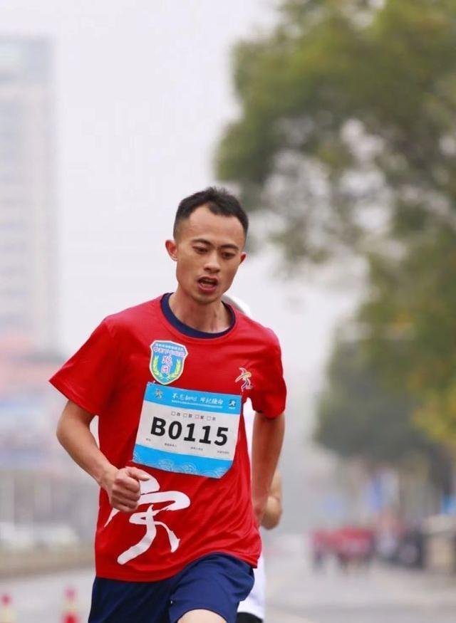 桂林队在比赛中以不屈不挠的态度夺冠 桂林队在比赛中以不屈不挠的态度夺冠