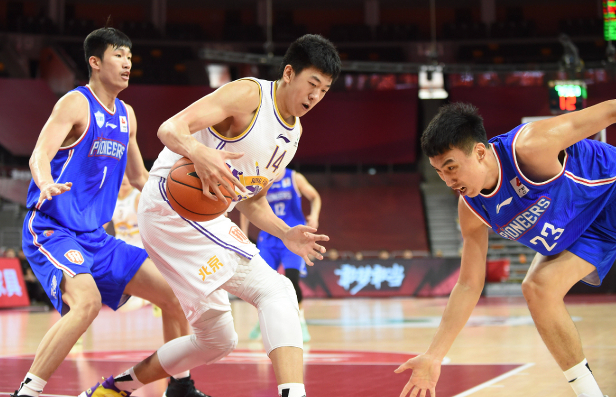 山东队在比赛中展现出色的表现 山东队在比赛中展现出色的表现