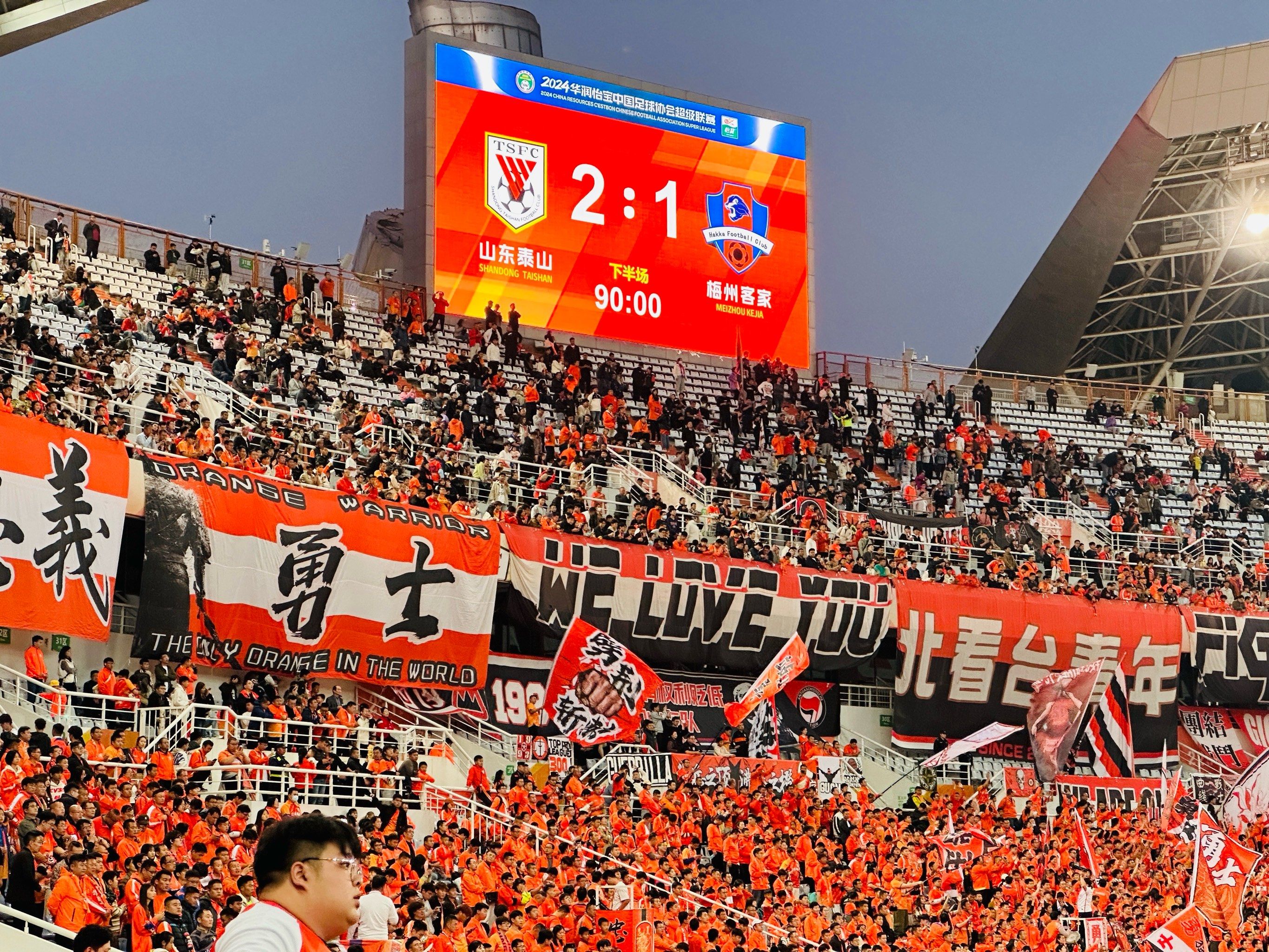 中国选手在赛场上凭实力获奖,圆梦激情 中国选手在赛场上凭实力获奖,圆梦激情