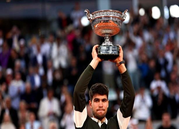 包含ATP总决赛完胜法网，阿尔卡拉斯关键制胜的词条