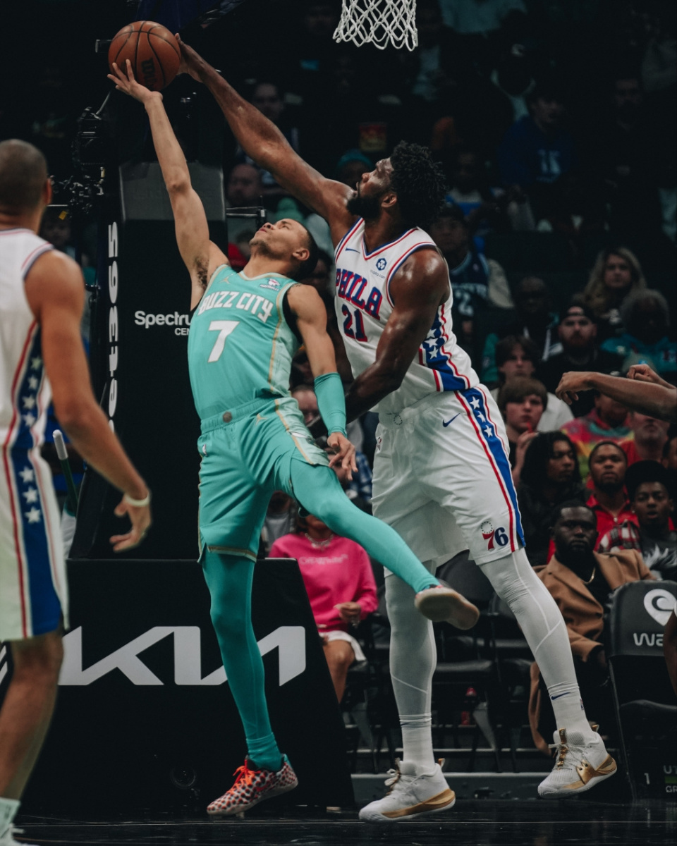 人大胜热火，恩比德低调发挥统治内线