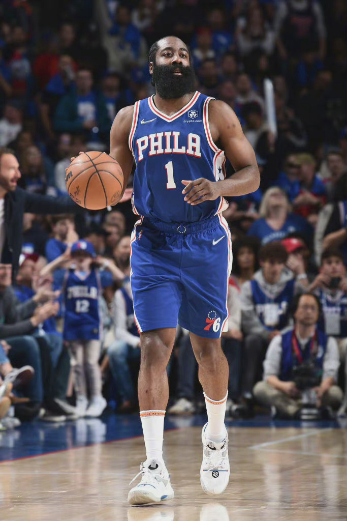 人大胜热火，恩比德低调发挥统治内线