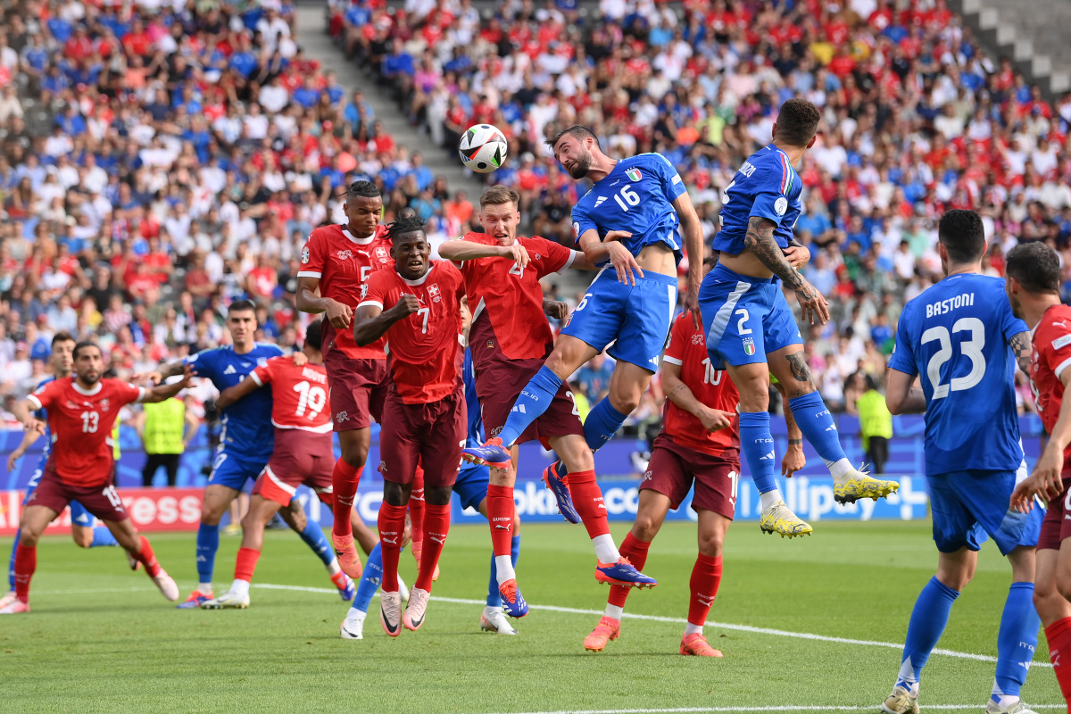 欧洲精英队伍争夺胜利的搏斗引人入胜的简单介绍 欧洲精英队伍争夺胜利的搏斗引人入胜的简单介绍