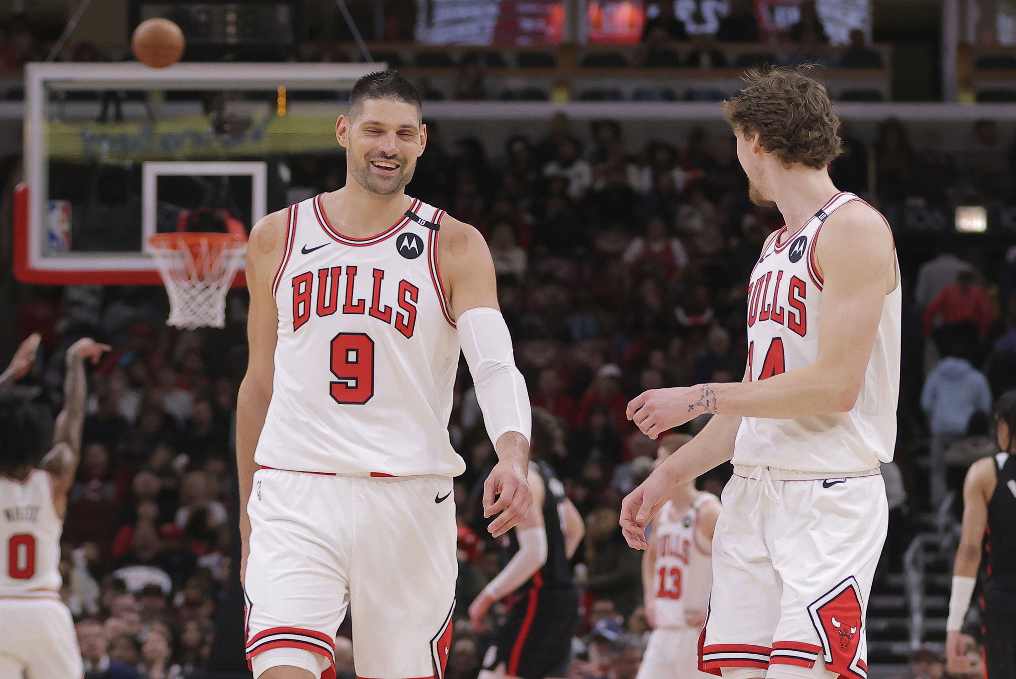 火箭翻盘马刺，米切尔点燃赛场