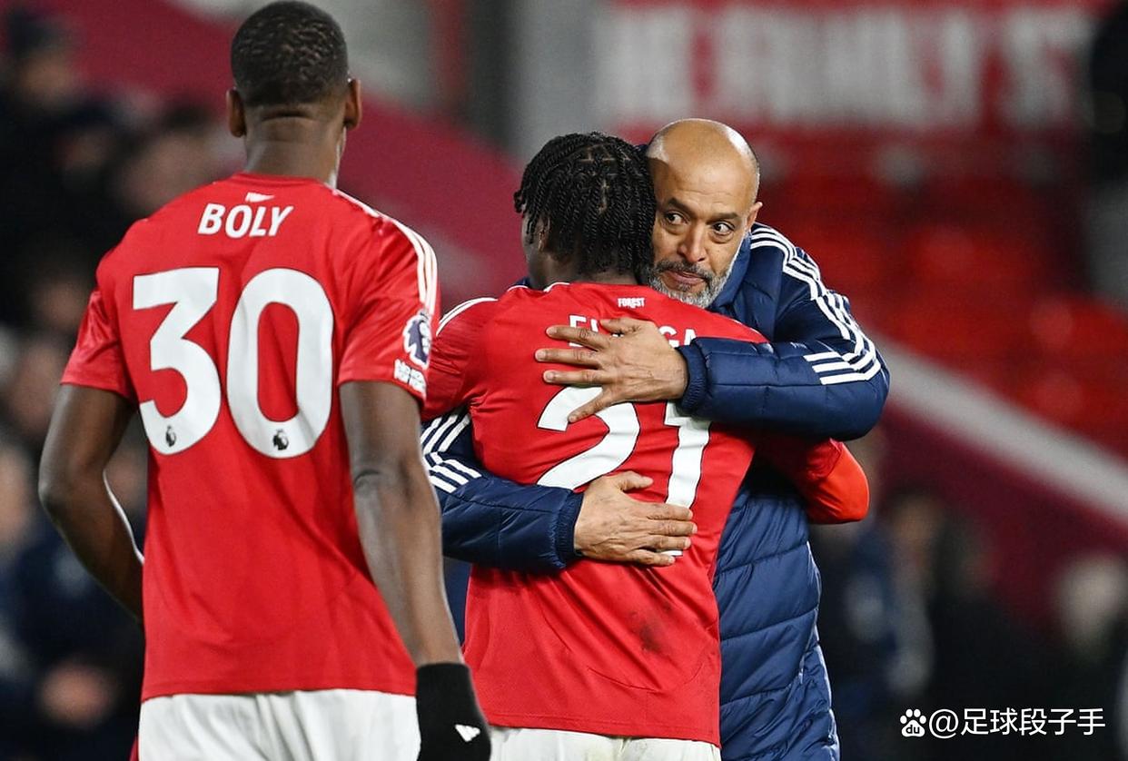 足球明星因签约问题在转会期遭遇波折