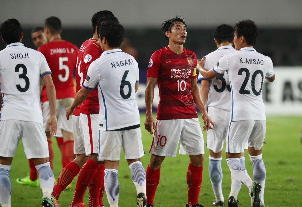 包含中国羽毛球队绝杀日本羽毛球队，安赛龙三分雨点燃全场的词条