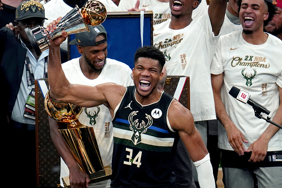 超级巨星现身赛场，球队壮志凌云