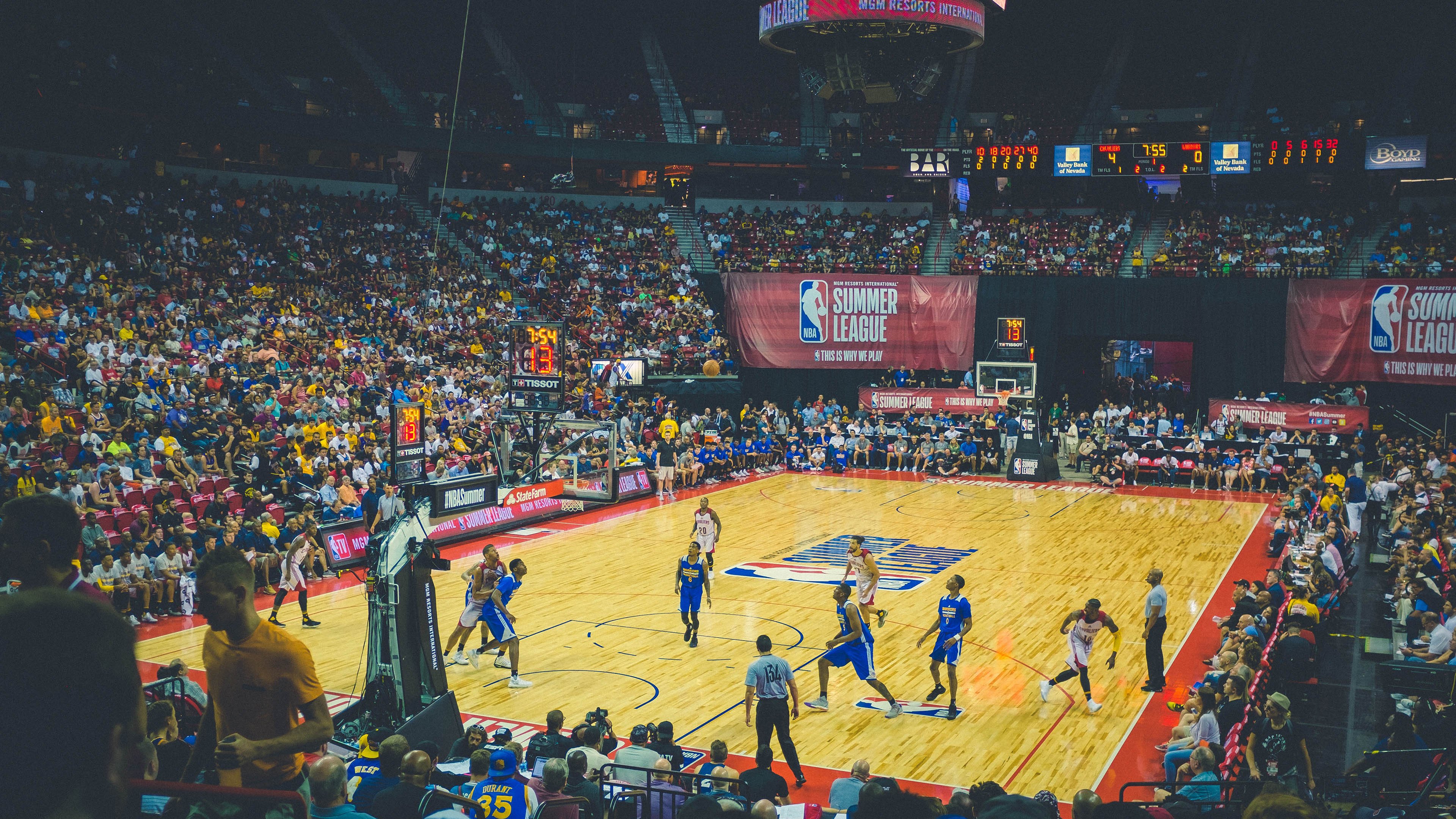 布伦森关键一击定乾坤，湖人巅峰对决险胜鹈鹕，新生代控卫的封神之夜