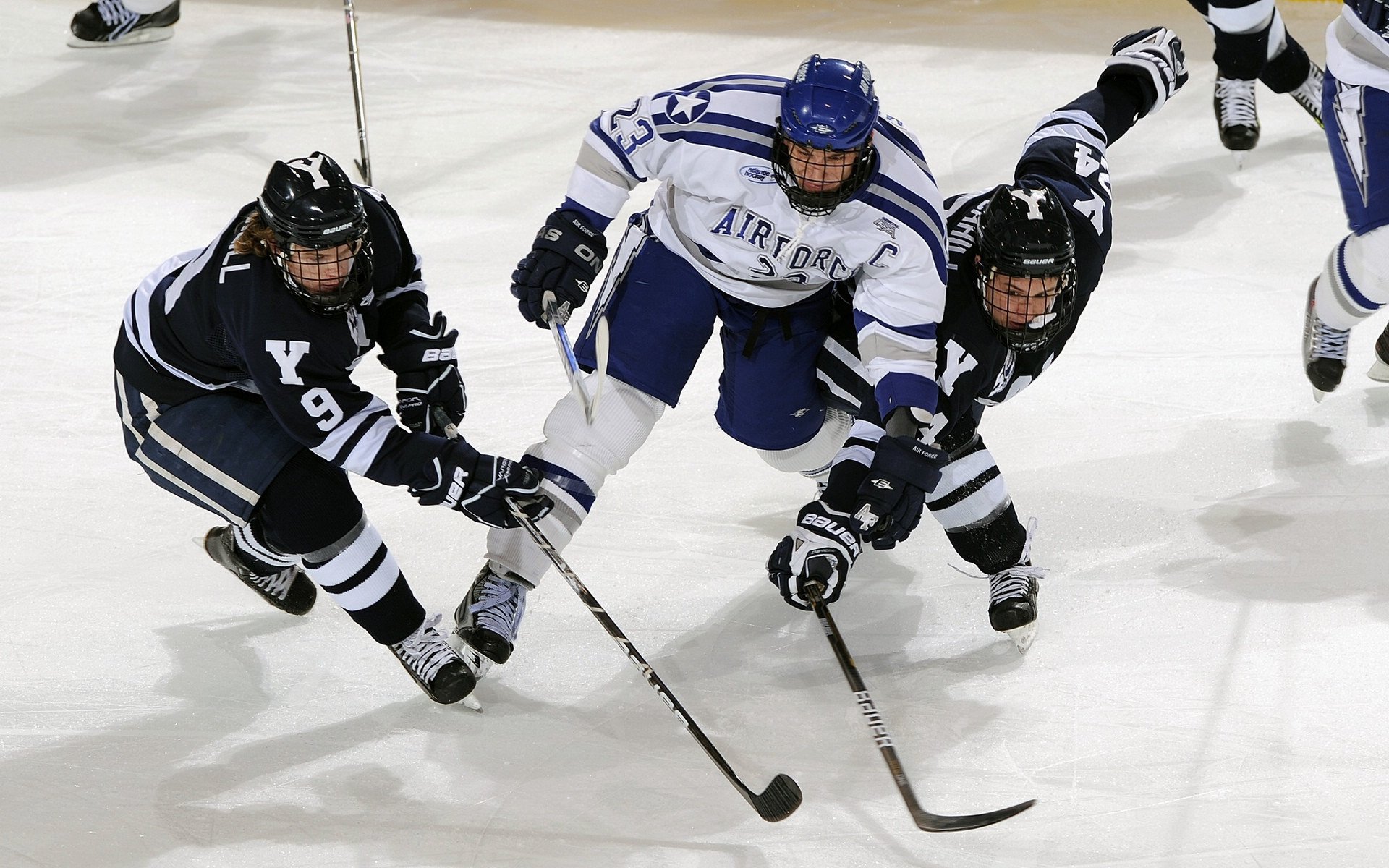 石宇奇刷新纪录领衔，日本队横扫马来西亚队展现羽坛新格局